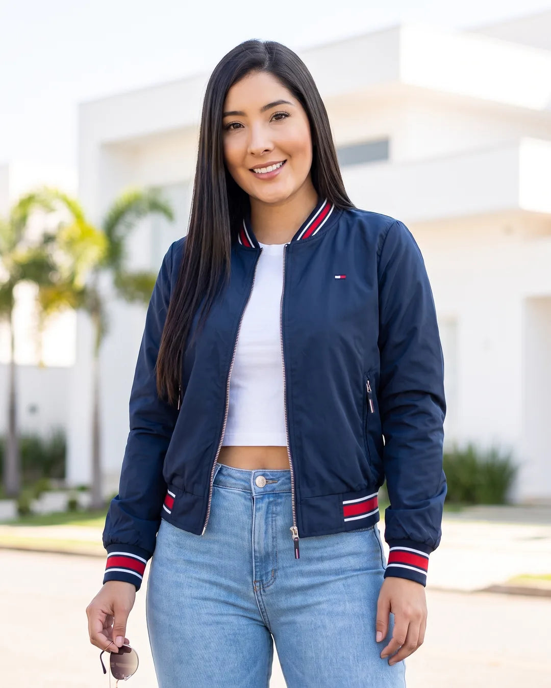 Chaqueta bomber Tommy Varsity azul oscuro para mujer, look urbano